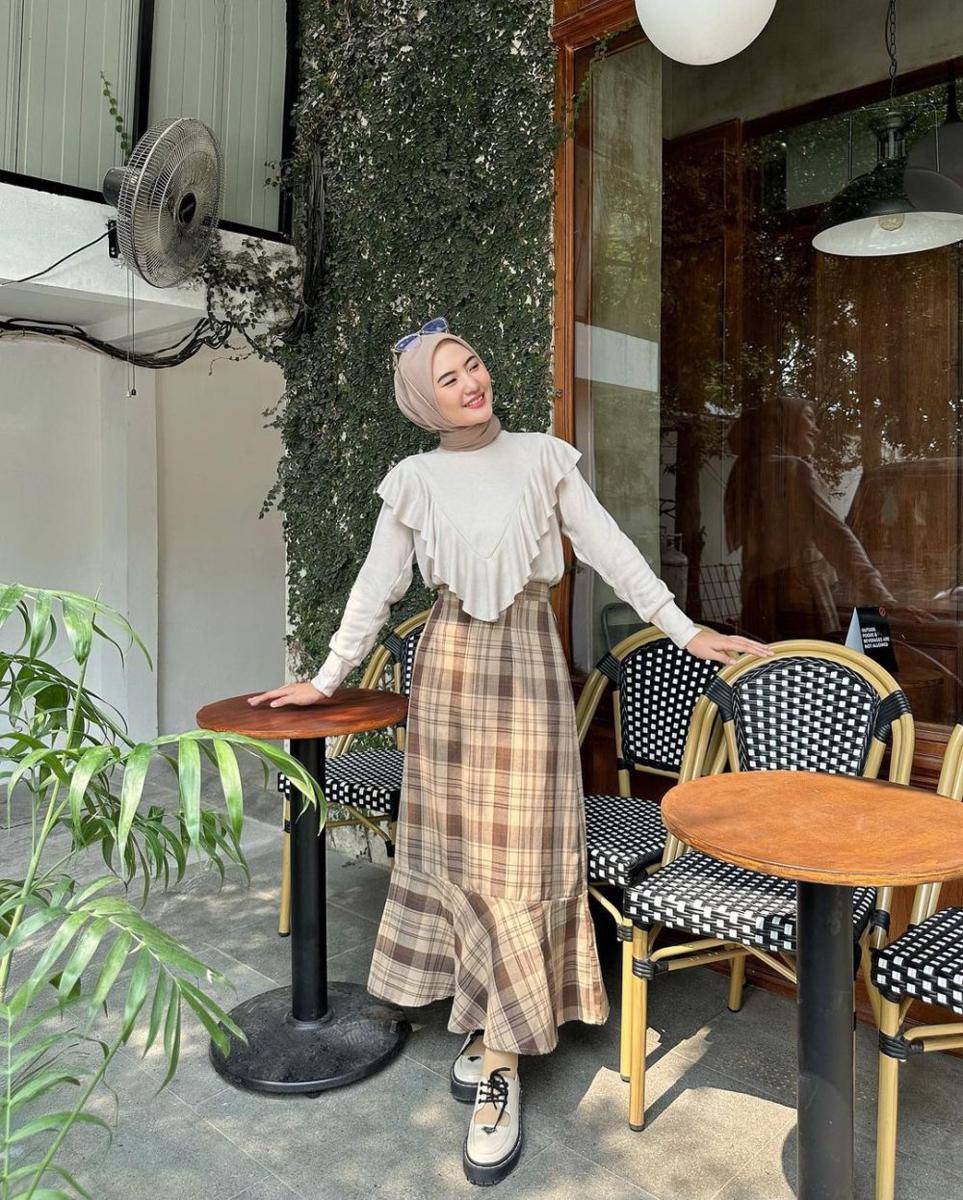 OOTD hijab nuansa cokelat ala Intan Ghazella (instagram.com/intanghazll_)
