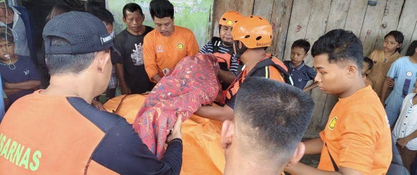 Tim SAR Gabungan Medan menemukan seorang bocah hanyut di Sungai Denai (Dok. Tim SAR Medan)