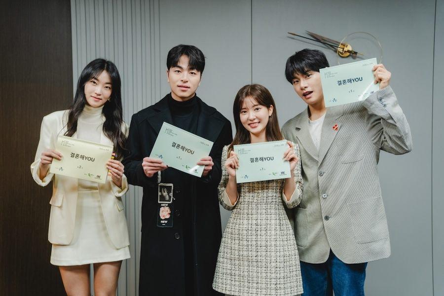 7 Potret Script Reading Drakor Marry YOU, Serius Pelajari Peran!