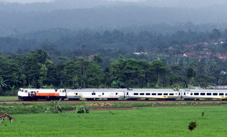 KAI Jual 3,7 Juta Tiket Kereta Api Selama Nataru