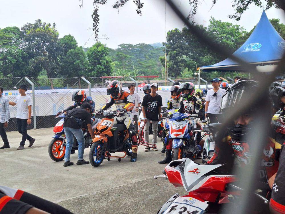 PLN EV Conversion Race yang digelar di Sirkuit Gokart Sentul, Minggu (13/10/2024), menghadirkan sensasi berbeda (IDN Times / Satria Permana)