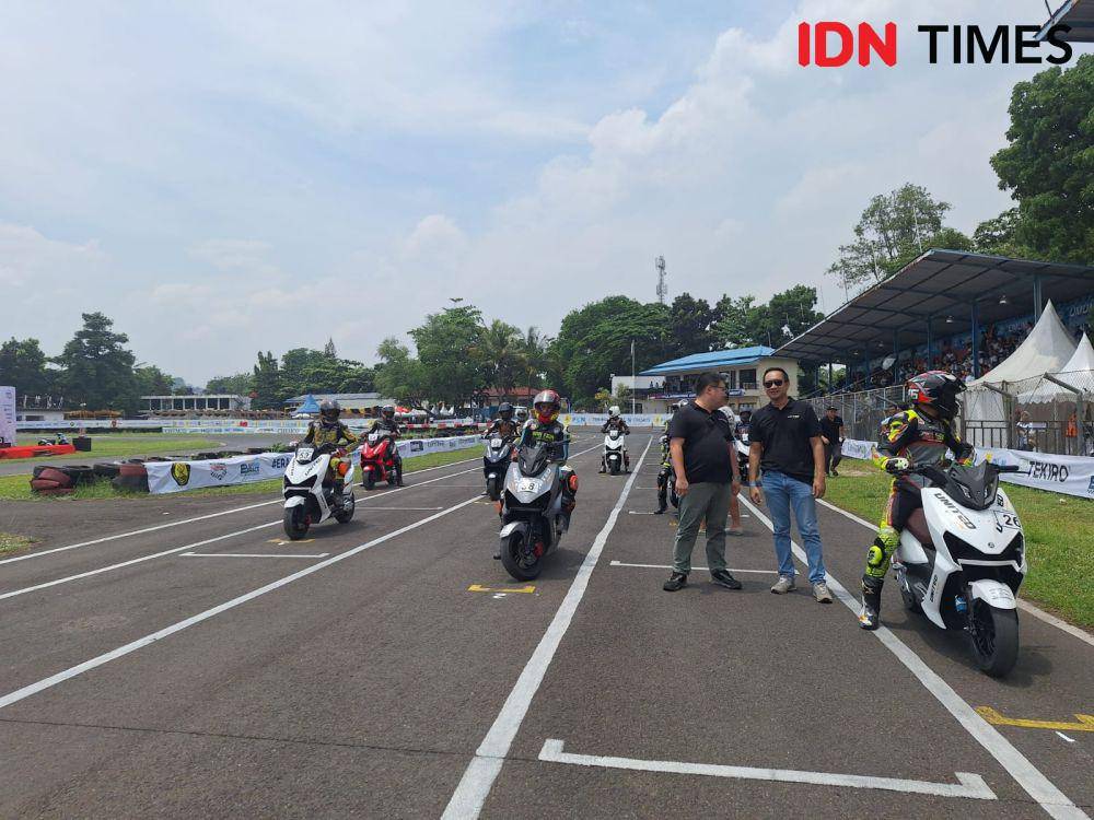 PLN EV Conversion Race yang digelar di Sirkuit Gokart Sentul, Minggu (13/10/2024), menghadirkan sensasi berbeda (IDN Times / Satria Permana)