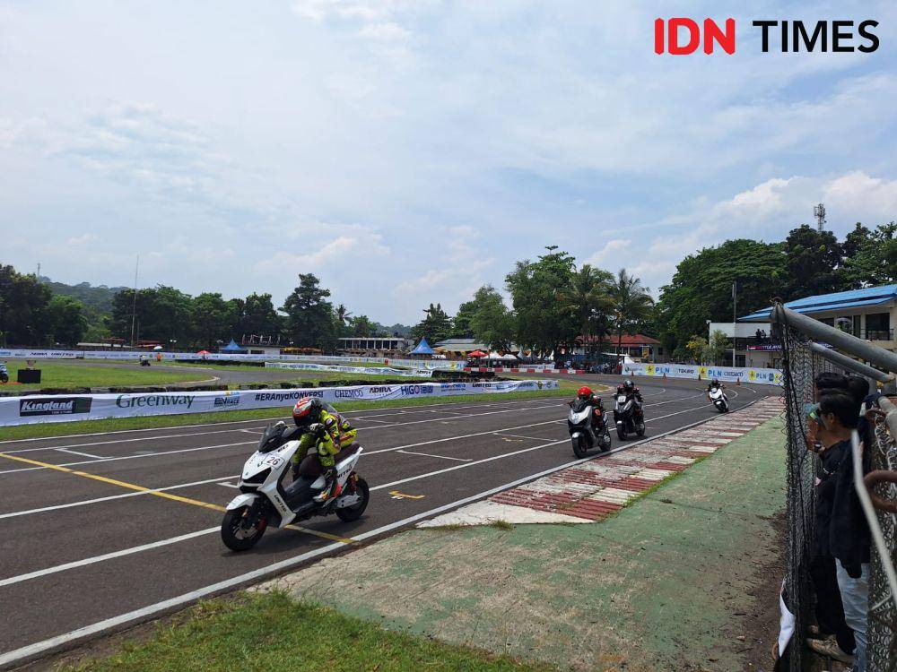 PLN EV Conversion Race yang digelar di Sirkuit Gokart Sentul, Minggu (13/10/2024), menghadirkan sensasi berbeda (IDN Times / Satria Permana)