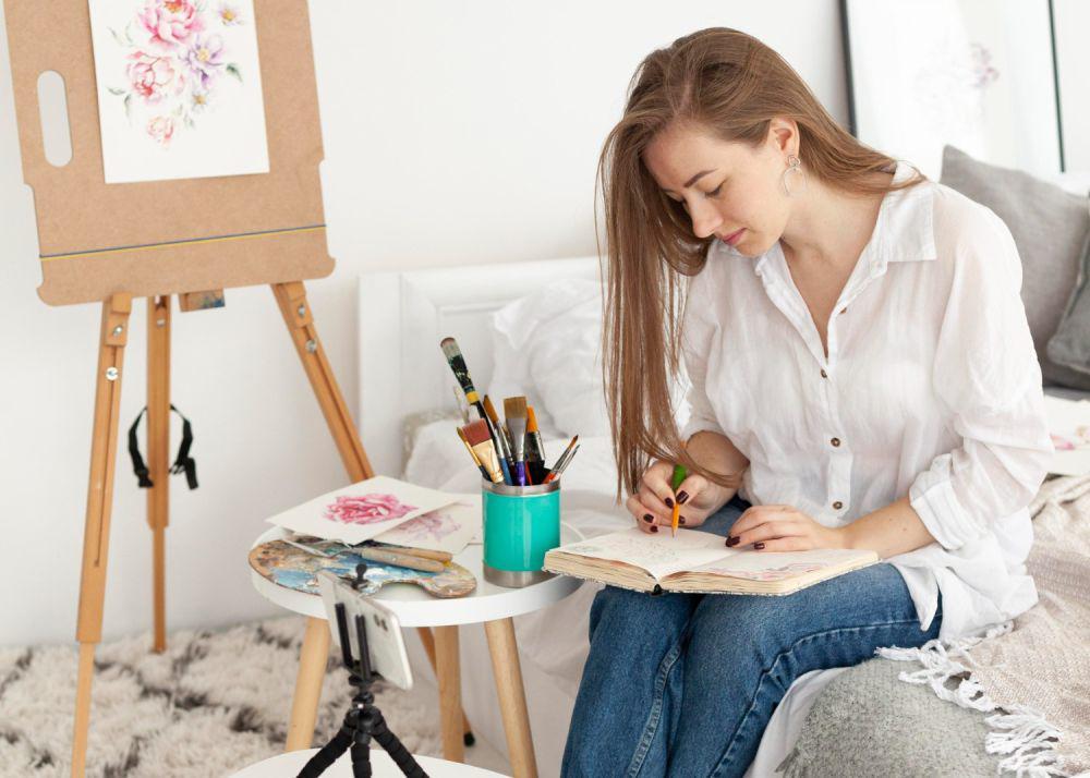 5 Zodiak Paling Kreatif Menulis Buku, Pisces Ciptakan Dunia Fantasi!