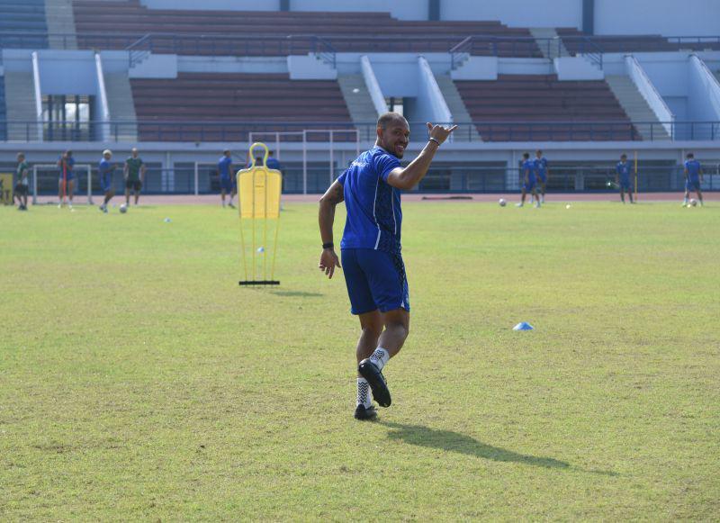 Gustavo Franca kembali Berlatih Bersama Persib Usai Cidera