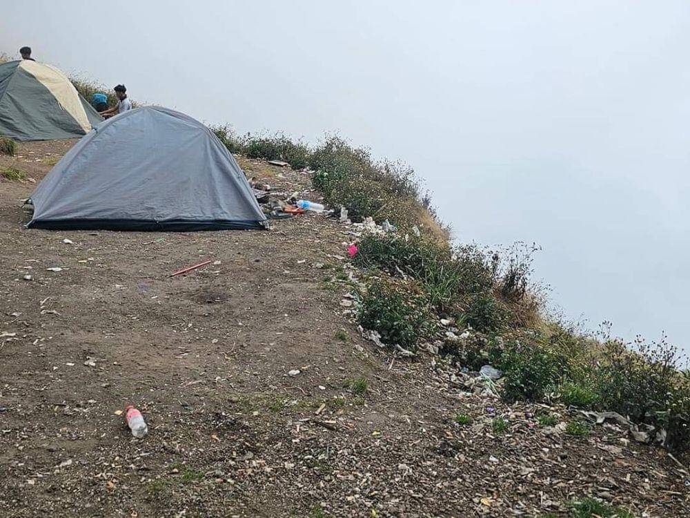 Kondisi sampah di Pelawangan Sembalun (IDN Times/Istimewa)