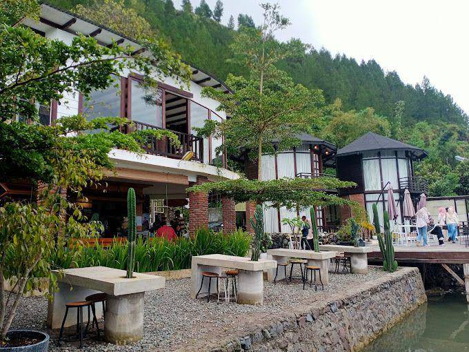 Teluk Mendale Cafe, Aceh Tengah, Aceh (google.com/maps/RH CHANDRA)