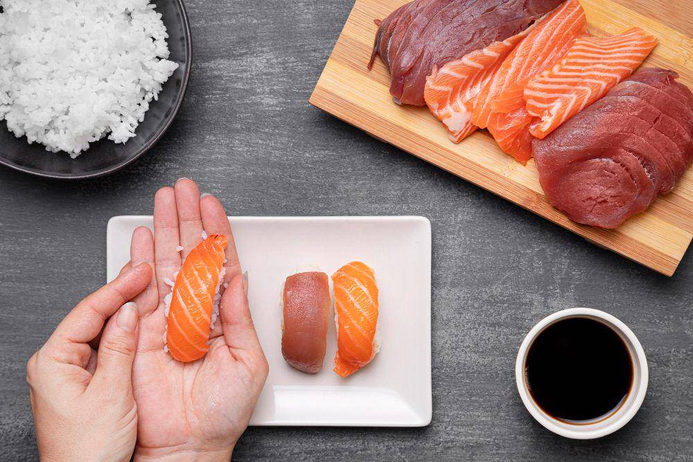 ilustrasi bahan dan cara membuat nigiri sushi (freepik.com/freepik)