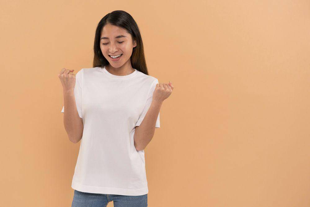 ilustrasi baju berwarna putih (freepik.com/freepik)