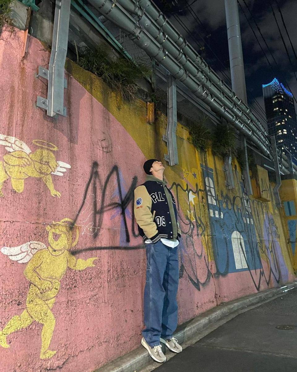 styling baggy pants ala Byeon Woo Seok (instagram.com/byeonwooseok)