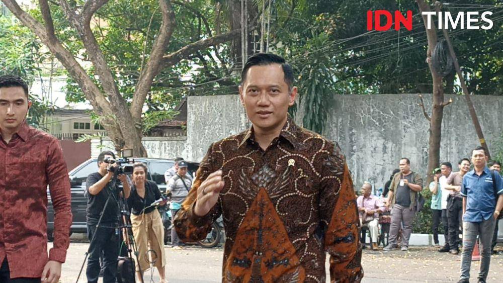 Ketum Partai Demokrat Agus Harimurti Yudhoyono (AHY) tiba di kediaman Prabowo Subianto di Jalan Kertanegara 4, Jakarta Selatan. (IDN Times/Amir Faisol)