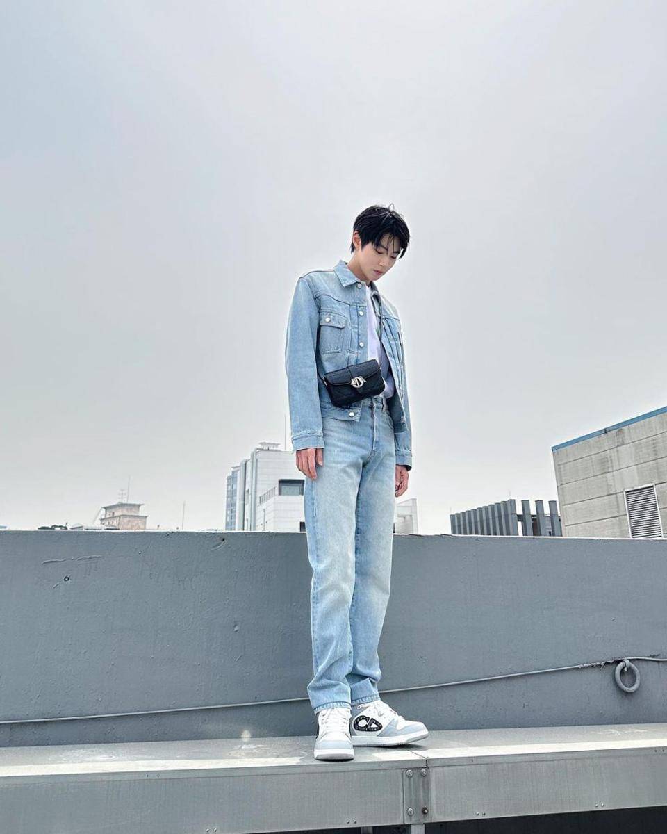 outfit jalan ke mall ala Hwang In Youp (instagram.com/hi_high_hiy)