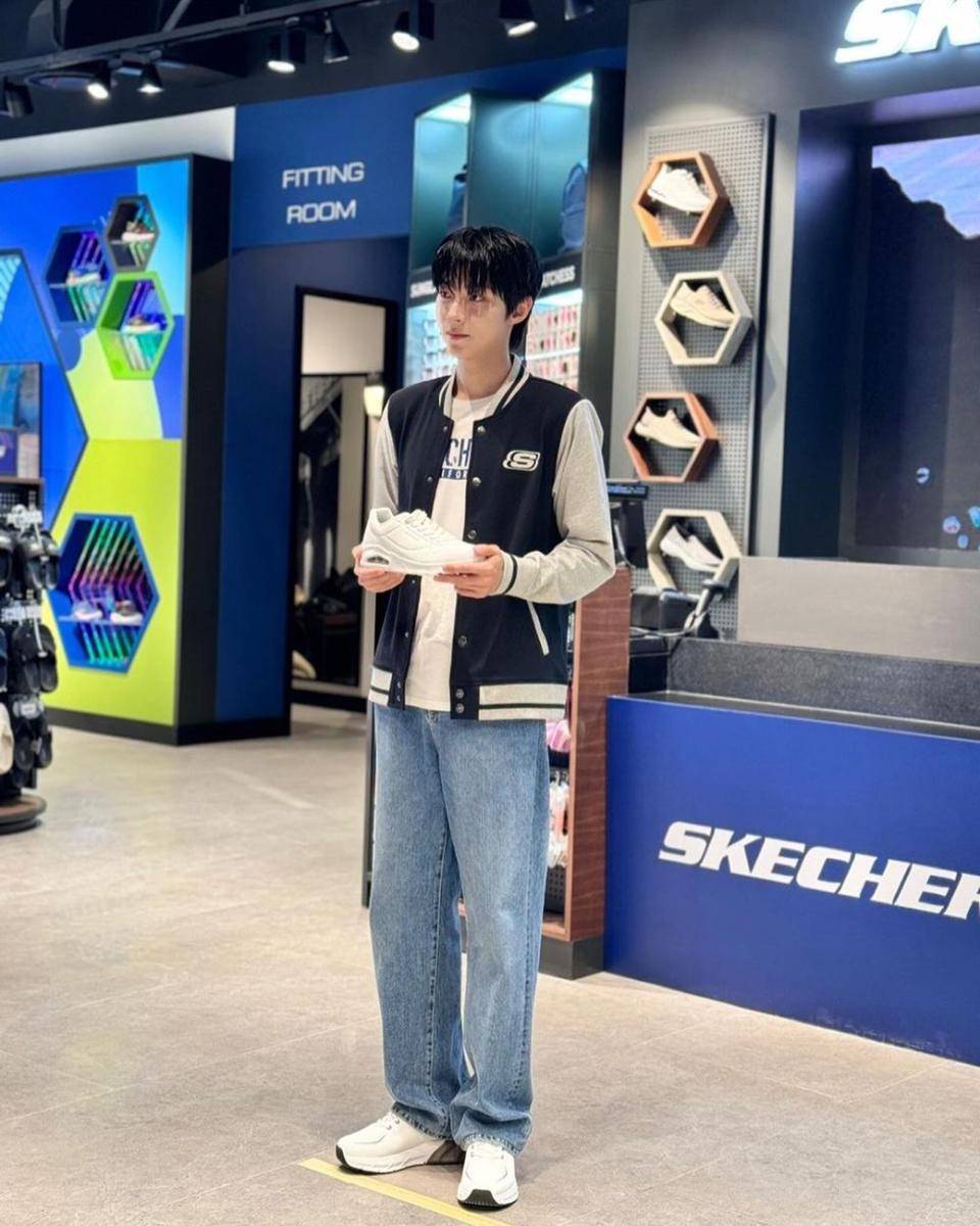 outfit jalan ke mall ala Hwang In Youp (instagram.com/hi_high_hiy)