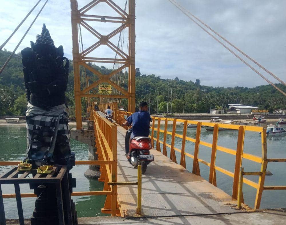Wisman Jatuh ke Laut dari Jembatan Kuning Nusa Penida