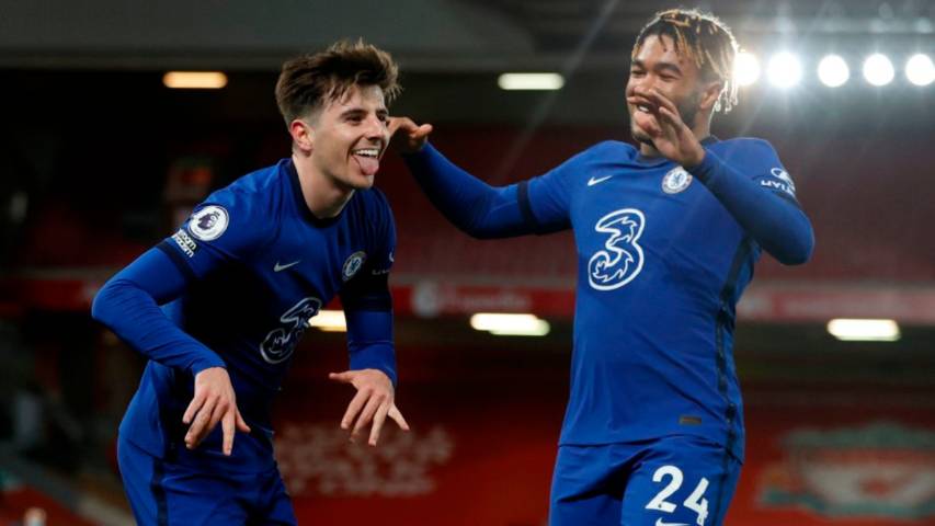 Mason Mount (kiri) dan Reece James (kanan) (chelseafc.com)