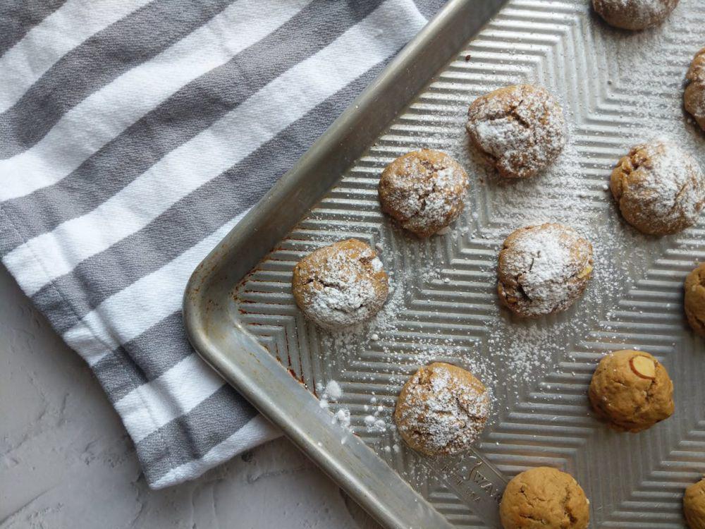 ilustrasi cookies di atas loyang (pexels.com/Amnah Mohammad)