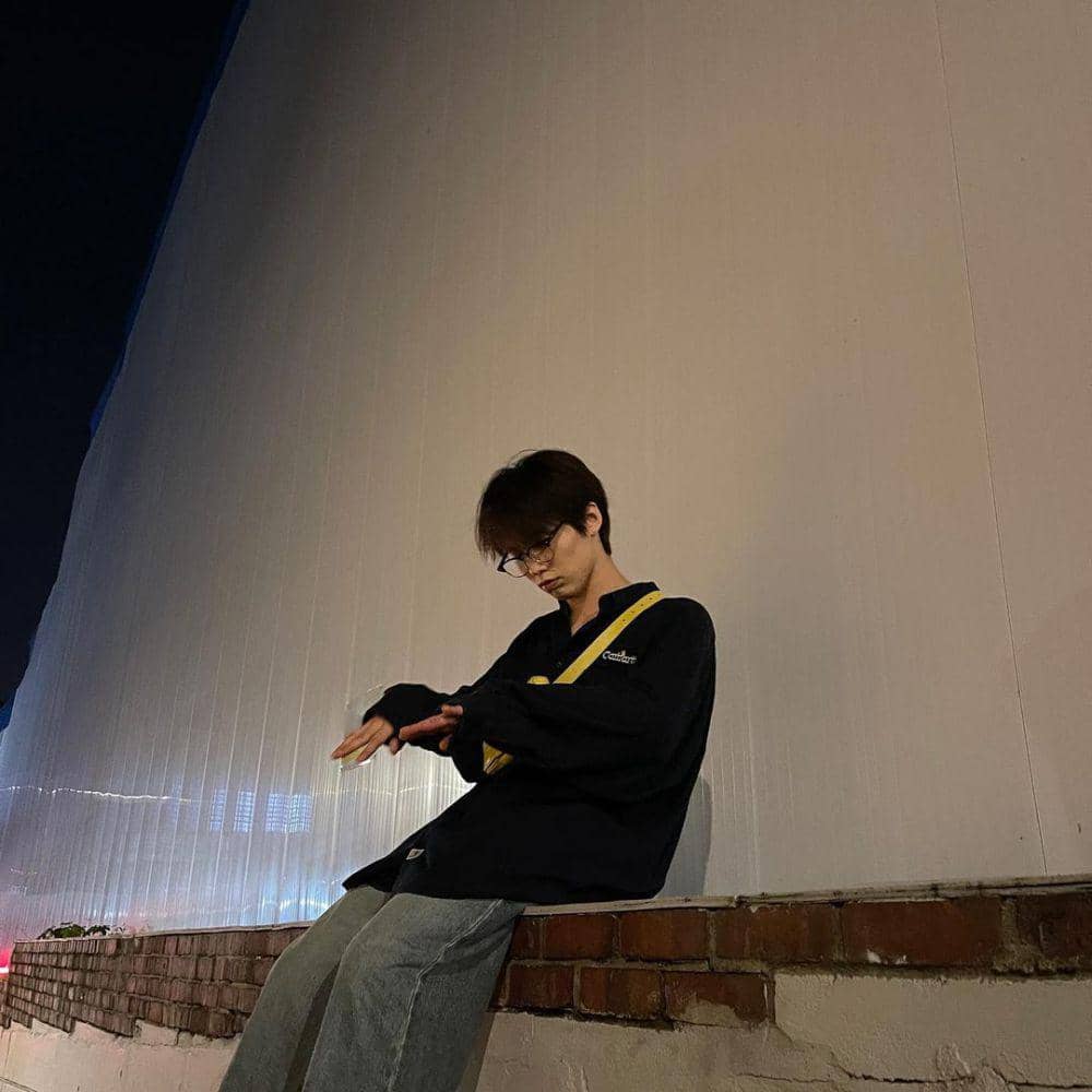 mix and match jeans ala Rocky (instagram.com/p_rocky)