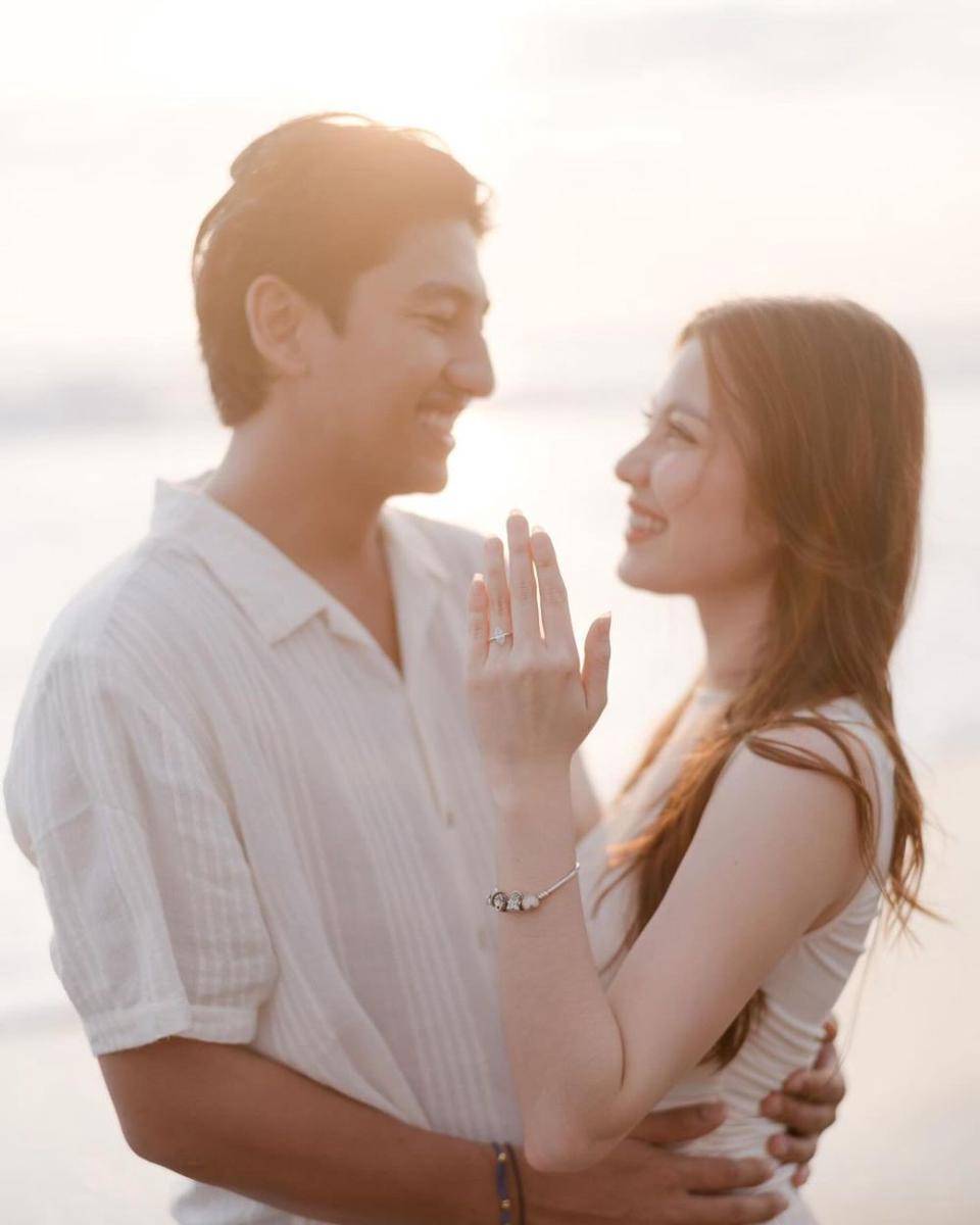 Gaya Haviza Devi Anjani Saat Dilamar Harris Vriza (instagram.com/harrisvriza)