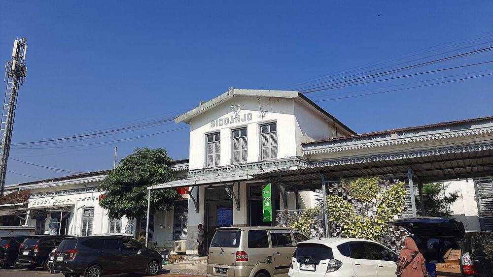 Stasiun Sidoarjo (commons.wikimedia.org/RonaldDax1736)