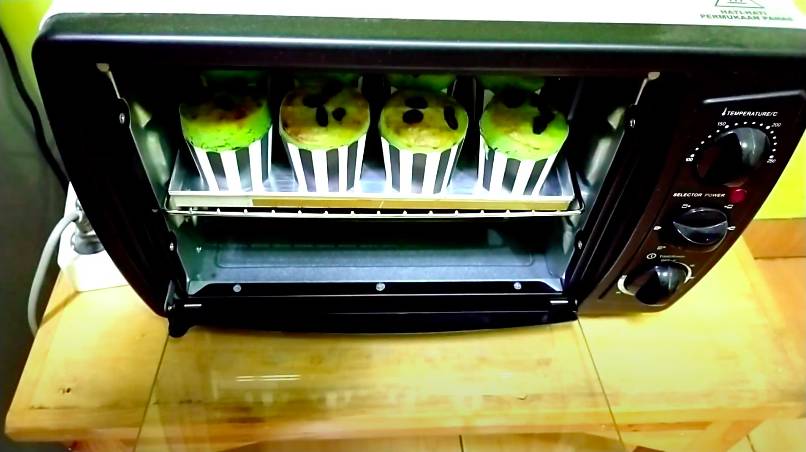 ilustrasi memanggang muffin tape pandan (YouTube.com/Dapur Fantasy)