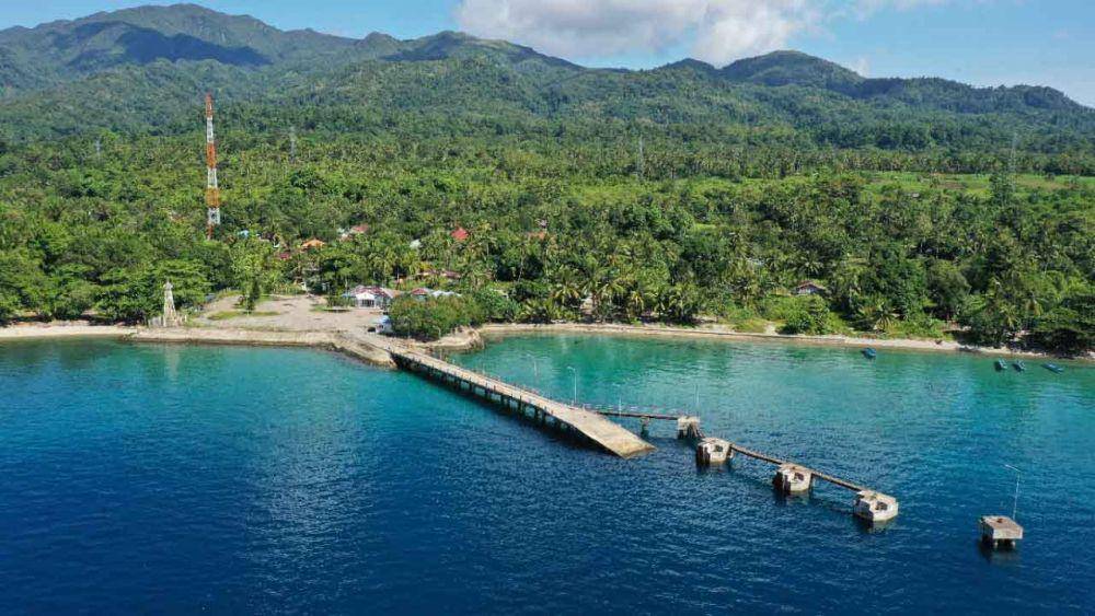 Pelabuhan Salahutu (bptdmaluku.com)