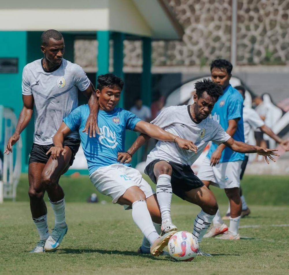 PSS Sleman mengadakan uji tanding menghadapi klub Liga 3, FC UNY. Dalam laga itu, PSS berhasil menang telak 14-0. (Instagram/pssleman)