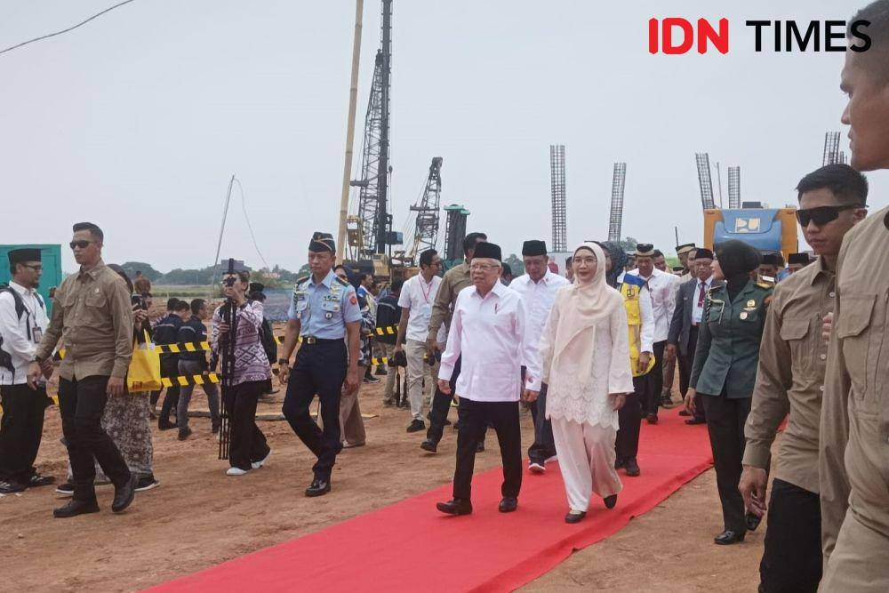 Wakil Presiden Ma'ruf Amin meresmikan pembangunan Universitas Syeikh Nawawi Banten, di Banten, Senin (14/10/2024). (IDN Times/Dini Suciatiningrum)