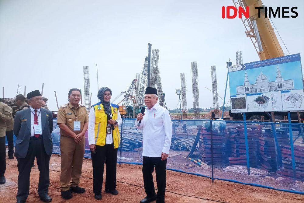 Wakil Presiden Ma'ruf Amin meresmikan pembangunan Universitas Syeikh Nawawi Banten, di Banten, Senin (14/10/2024). (IDN Times/Dini Suciatiningrum)