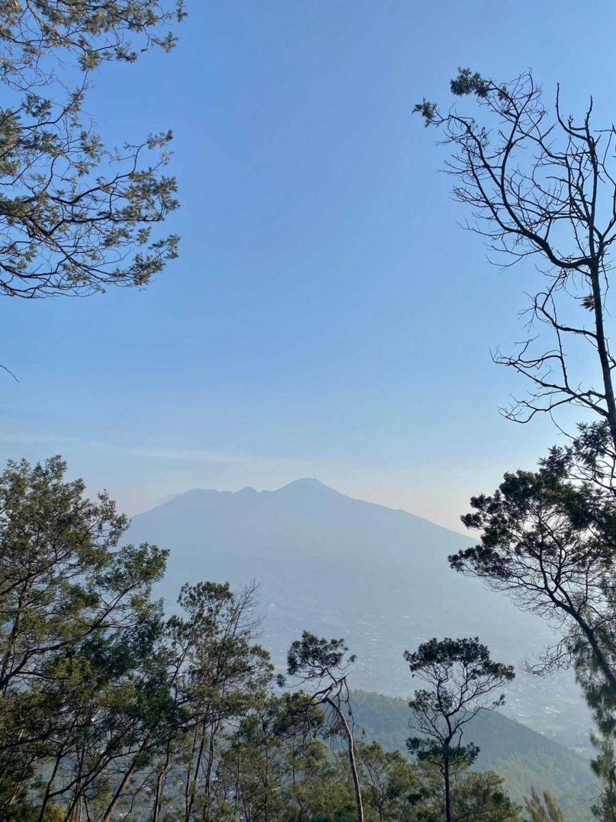 Pemandagan dari puncak Gunung Bokong. (dok. pribadi/Dian Afrilla)