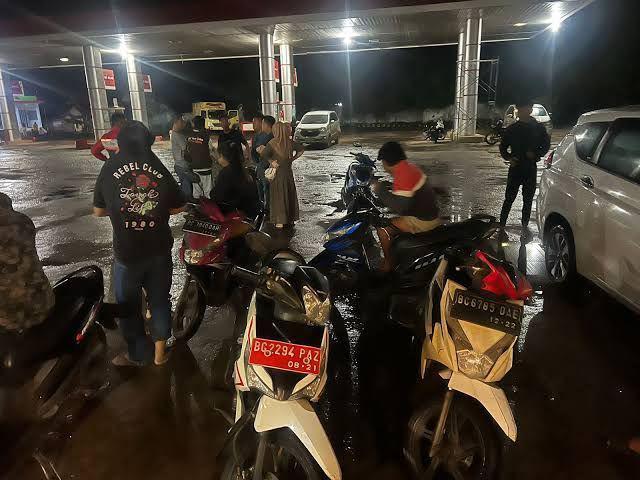 Sejumlah Kendaraan Rusak Usai Isi BBM di SPBU Talang Padang