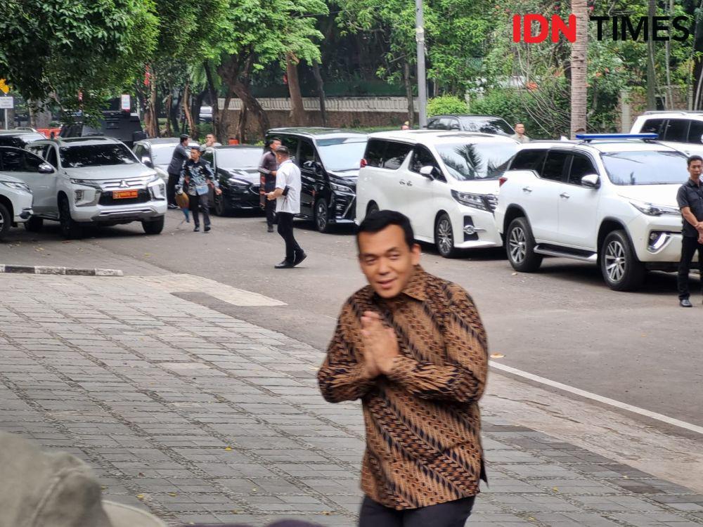 Direktur Jenderal Imigrasi Kementerian Hukum dan HAM Silmy Karim, mendatangi kediaman Presiden terpilih Prabowo Subianto (IDN Times/Ilman Na'fian)