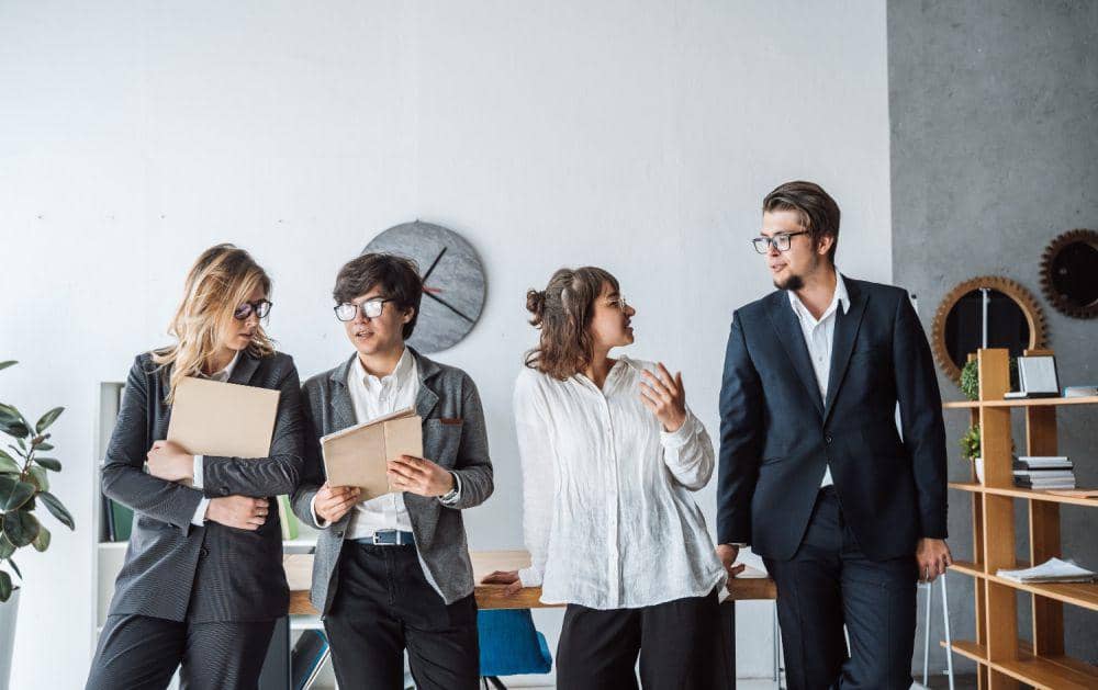 5 Tipe Teman Kantor yang Harus Kamu Pahami, Jangan Salah Bergaul!