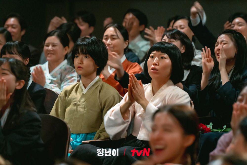 7 Pengorbanan Jung Ja untuk Jeongnyeon di Jeongnyeon: The Star is Born