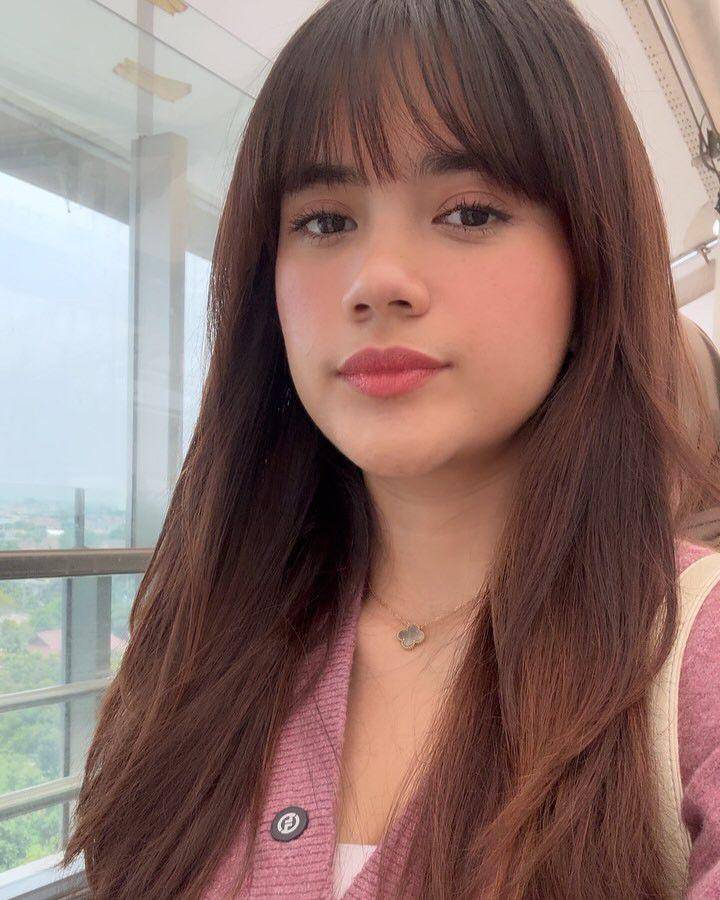 potret Audi Marissa naik MRT (instagram.com/audimarissa)
