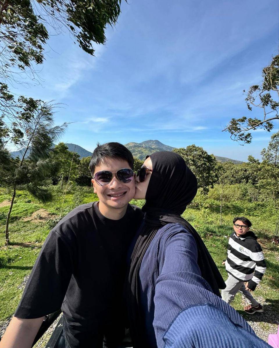 potret Alvin Faiz dan Henny Rahman liburan di Tawangmangu (instagram.com/hennyyrahman)