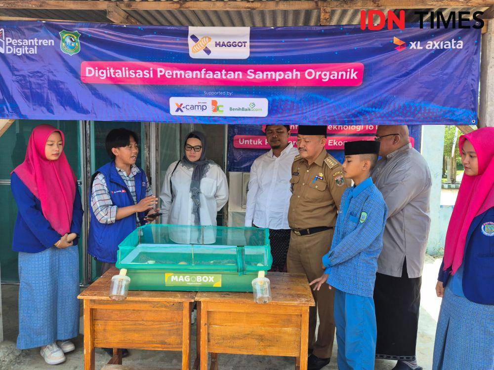 Fakta Unik Solusi IoT Budidaya Maggot XL Axiata di Pesantren Lampung