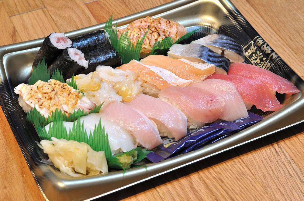ilustrasi sushi (commons.wikimedia.org/Ocdp)