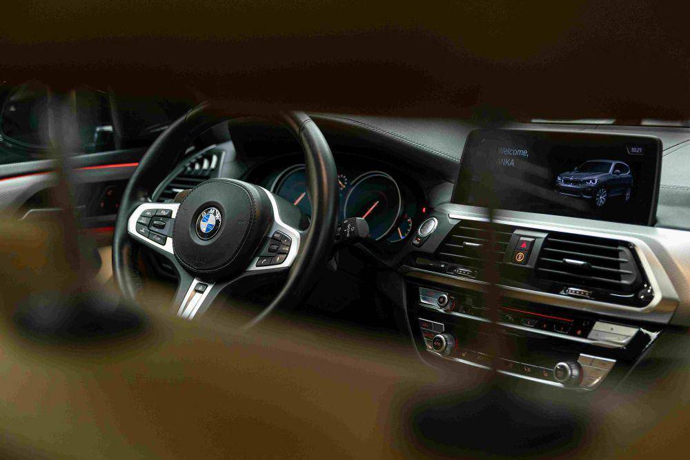 ilustrasi audio mobil (pexels.com/Aleksandar Andreev)