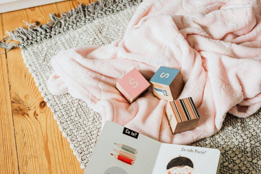 Ilustrasi karpet untuk alas duduk (pexels.com/Photo By: Kaboompics.com)