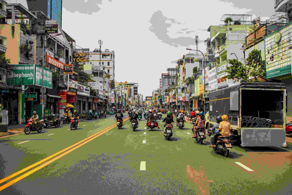 5 Tips Berkendara di Jalan Berlubang, Hindari Kerusakan Suspensi