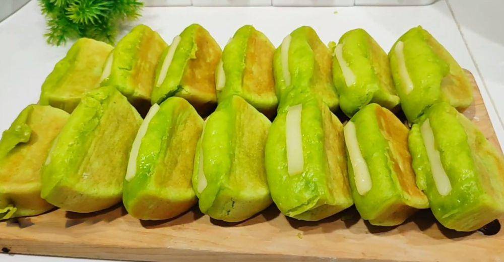 pukis pandan keju (YouTube.com/AMA FUN COOKING)