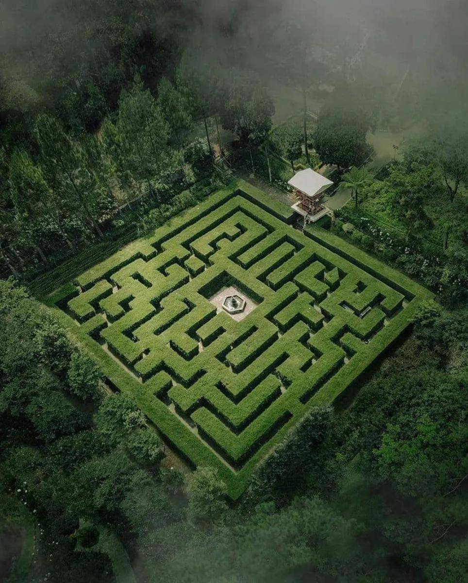 Taman Labirin yang berada di area Coban Rondo. Instagram/cobanrondomalang