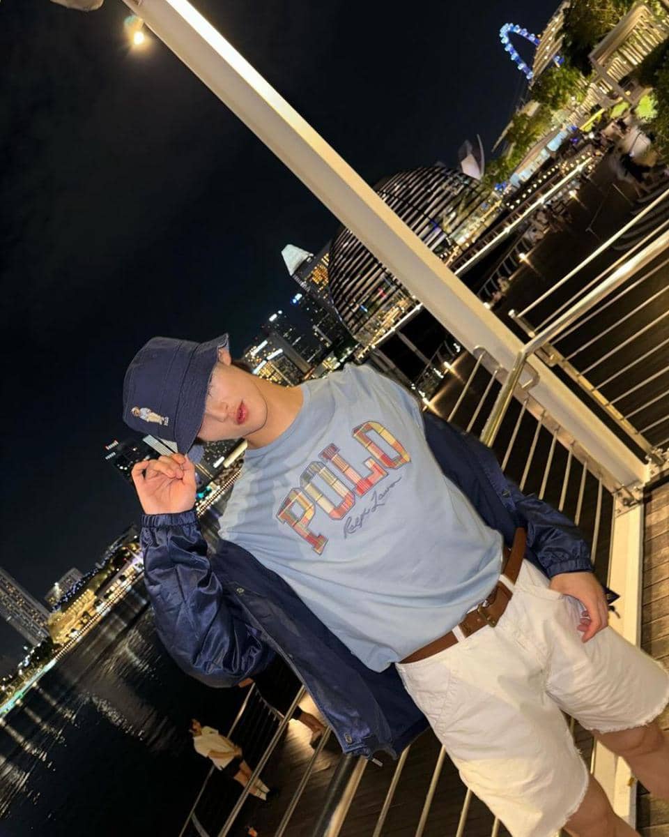 layering outfit ala Mark NCT (instagram.com/onyourm__ark)