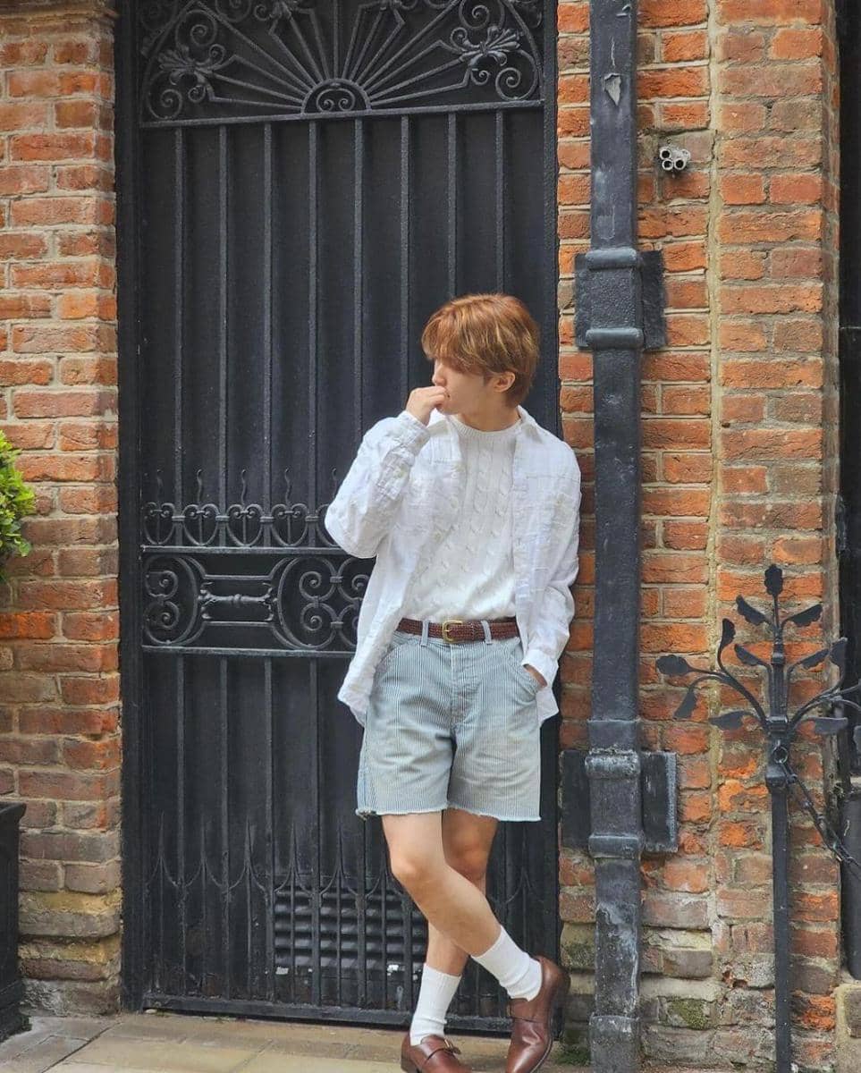 layering outfit ala Mark NCT (instagram.com/onyourm__ark)