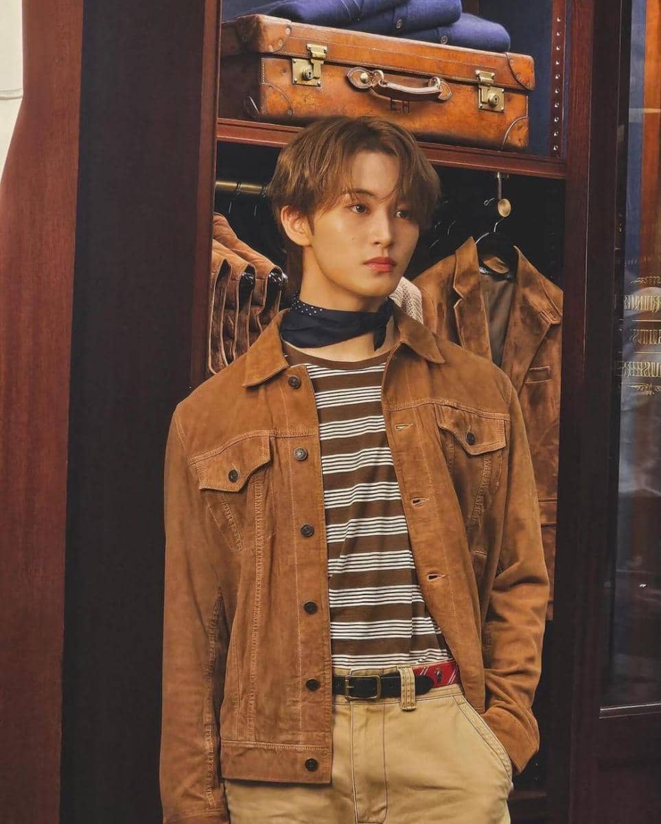 layering outfit ala Mark NCT (instagram.com/onyourm__ark)