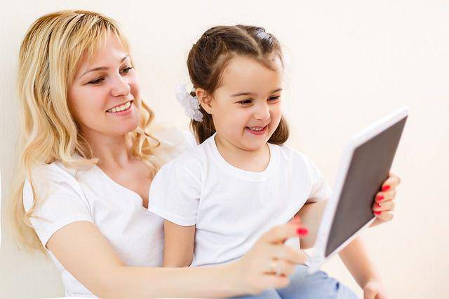 ilustrasi anak bermain gadget (pixabay.com/andrii Sinenkyi)