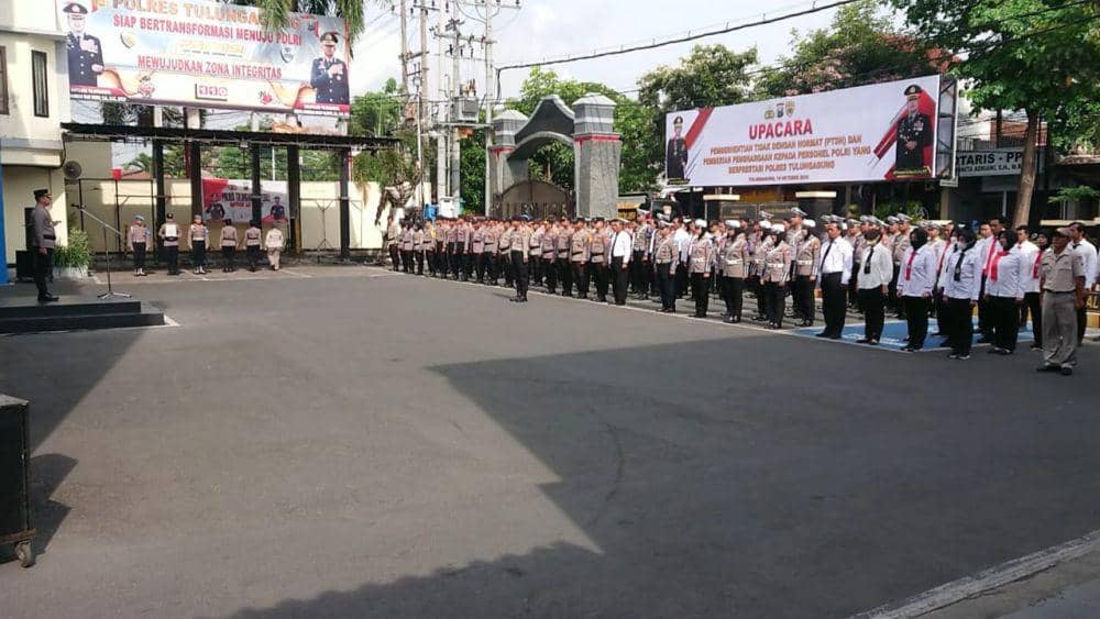Suasana upacara PDTH di Polres Tulungagung. IDN Times/ Bramanta Pamungkas