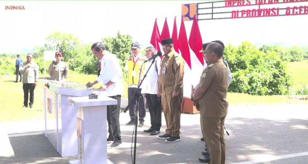 Presiden Joko Widodo, saat meresmikan Inpres Jalan Daerah di Aceh. (Dokumentasi tangkap layar video)