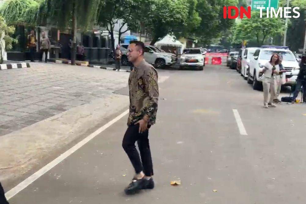 Raffi Ahmad hadir di kediaman Prabowo pada Selasa (15/10/2024). (IDN Times/Aditya Mustaqim)