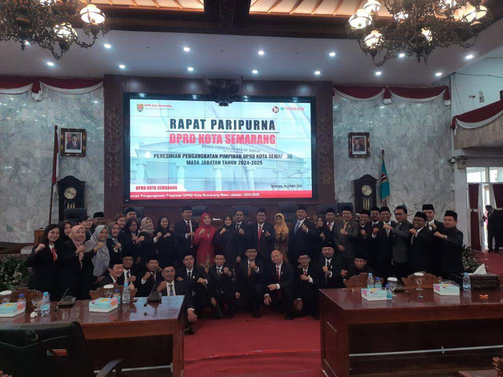 Pengangkatan pimpinan DPRD Kota Semarang periode 2024-2029. (dok. Pemkot Semarang)